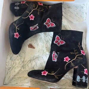 Nanette Lepore butterfly Embroidered Black Ankle Booties size 6